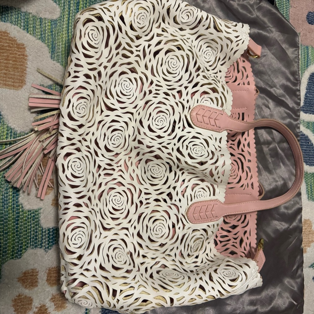 Chic Floral Cutout Tote Bag in White and Pink